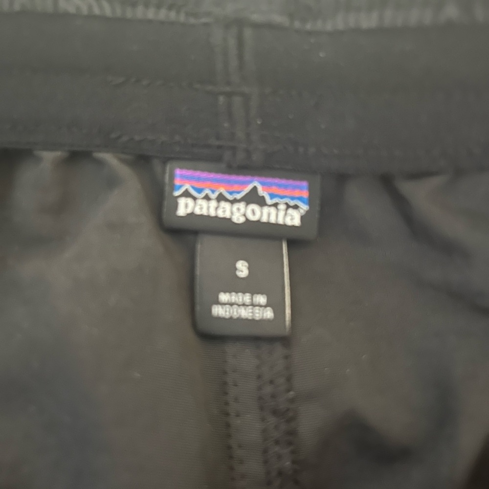 Patagonia shorts, black, size small - Picture 2 of 2